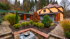 Vyhledávaný penzion s 22 lůžky (6 apartmánů) 50 m od vleku